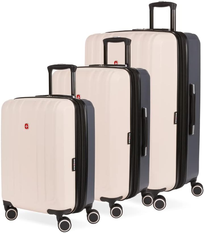 Photo 1 of ** FEW SRATHCES**  SwissGear 8028 Hardside Expandable Spinner Luggage scratch