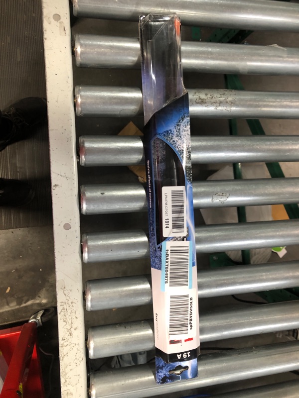 Photo 1 of BOSCH ICON 19B Premium Beam Wiper Blade - Single