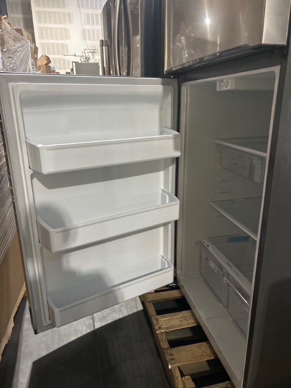 Photo 4 of Frigidaire Garage-Ready 18.3-cu ft Top-Freezer Refrigerator (Easycare Stainless Steel)