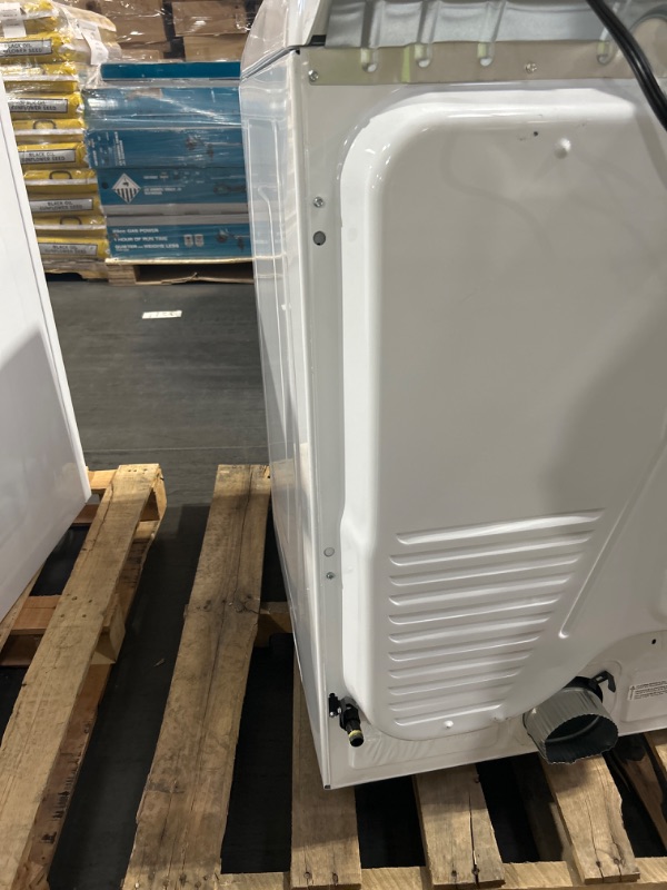 Photo 9 of Maytag Smart Capable 7.4-cu ft Hamper DoorSmart Gas Dryer (White)