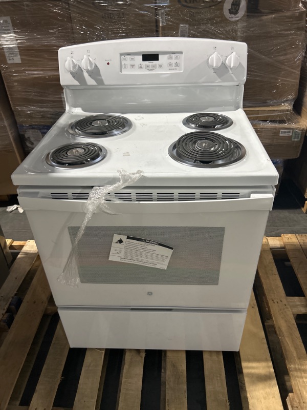Photo 2 of GE 30 in. 5.3 cu. ft. Free-Standing Electric Range in White with Self Clean