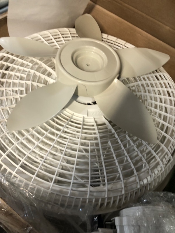 Photo 4 of *PARTS ONLY* Lasko Products 18 Pedestal Fan White