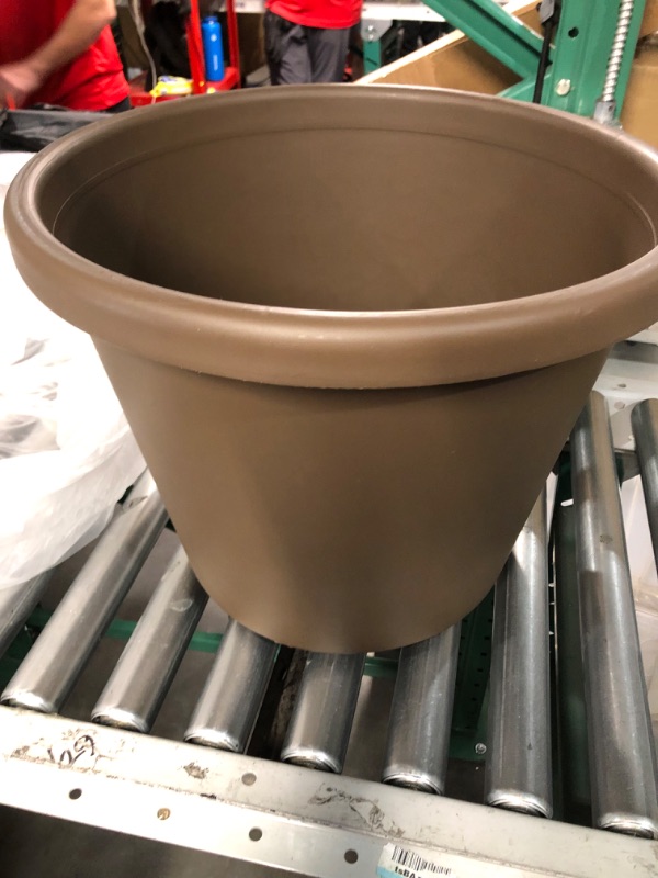 Photo 2 of **damaged bottom**The HC Companies 17 inch Round Classic Planter - Plastic Plant Pot for Indoor Outdoor Plants Flowers Herbs, Chocolate Chocolate 17"