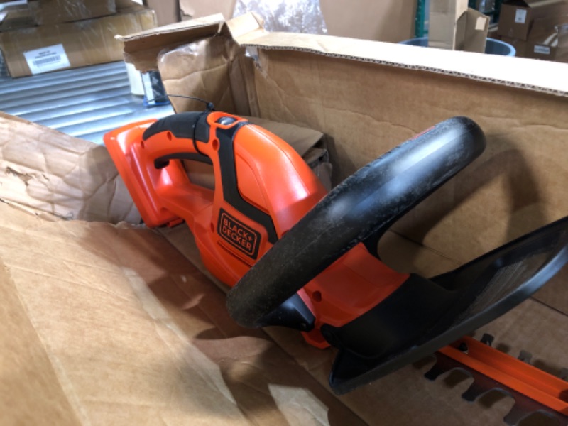 Photo 3 of * missing charger * 
BLACK+DECKER 40V MAX* Lithium-Ion 22-Inch Cordless Hedge Trimmer (LHT2240) 40V Hedge Trimmer Kit