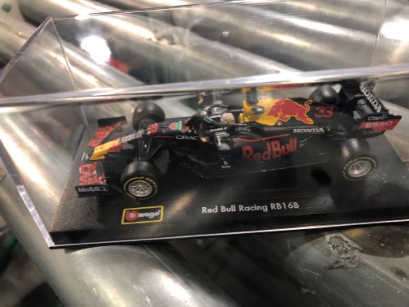 Photo 3 of Bburago RedBull Racing Verstappen #33 Formula1 2021 Collection Car 1:43 Scale