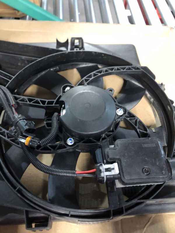 Photo 2 of Dorman 621-392 Engine Cooling Fan Assembly