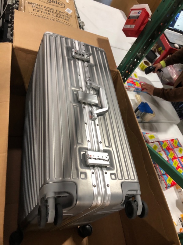 Photo 6 of ***USED - NO PACKAGING***
AnyZip Luggage Aluminium Frame Suitcase PC ABS Hard Shell TSA Lock No Zipper 28In Silver