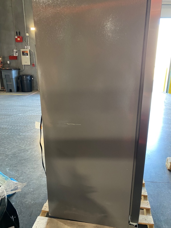 Photo 6 of **USED** **MINOR DAMAGE**  ** SEE NOTES **36-inch Wide Side-by-Side Refrigerator - 24 cu. ft.
