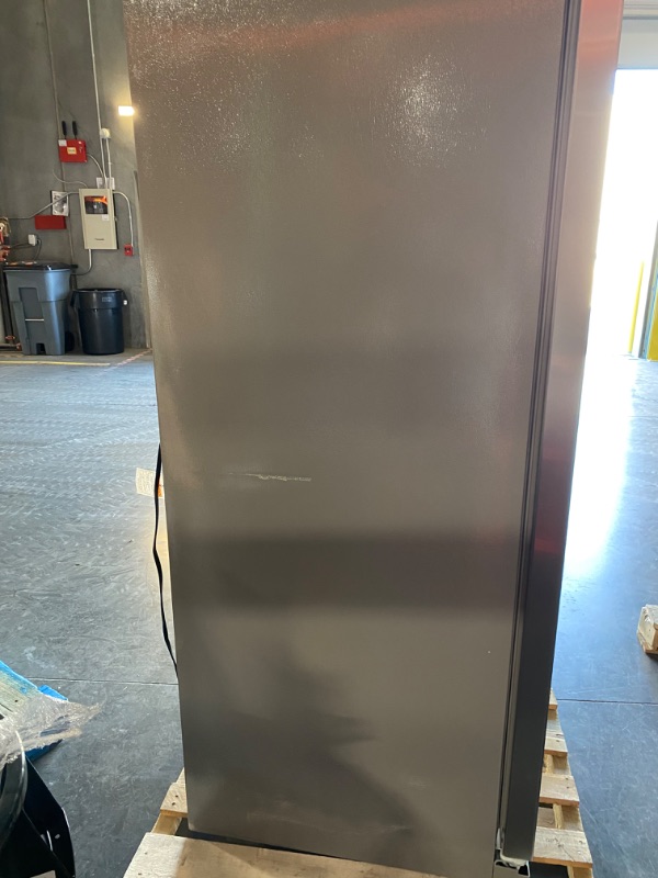 Photo 6 of **USED** **MINOR DAMAGE**  ** SEE NOTES **
36-inch Wide Side-by-Side Refrigerator - 24 cu. ft.