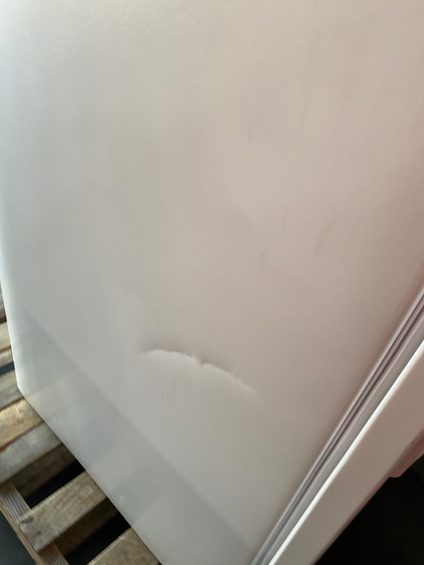 Photo 4 of **USED** ** HAS MINOR DAMAGES Whirlpool - 20.5 Cu. Ft. Top-Freezer Refrigerator - White
