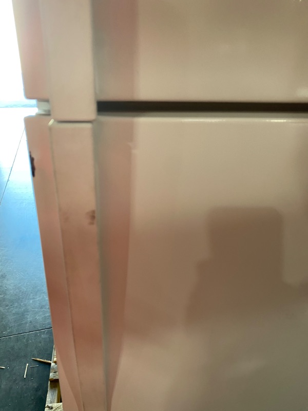 Photo 17 of **USED** ** HAS MINOR DAMAGES Whirlpool - 20.5 Cu. Ft. Top-Freezer Refrigerator - White
