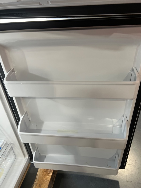 Photo 7 of *PARTS ONLY DOES NOT FUNCTION PROPERLY*
Frigidaire 18.3 Cu. Ft. Top Freezer Refrigerator