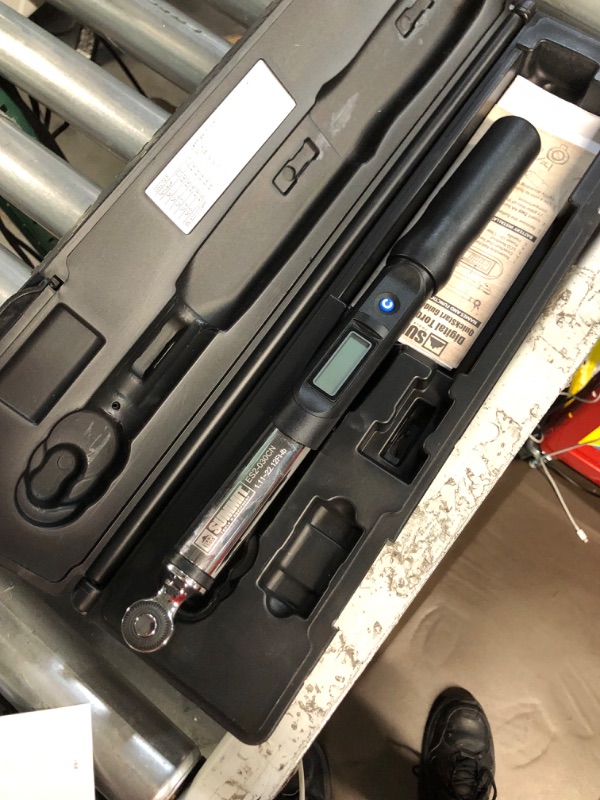 Photo 4 of ***NO ACCESSORES INCLUDED - POWERS ON***
Summit Tools 1/4 inch Digital Torque Wrench