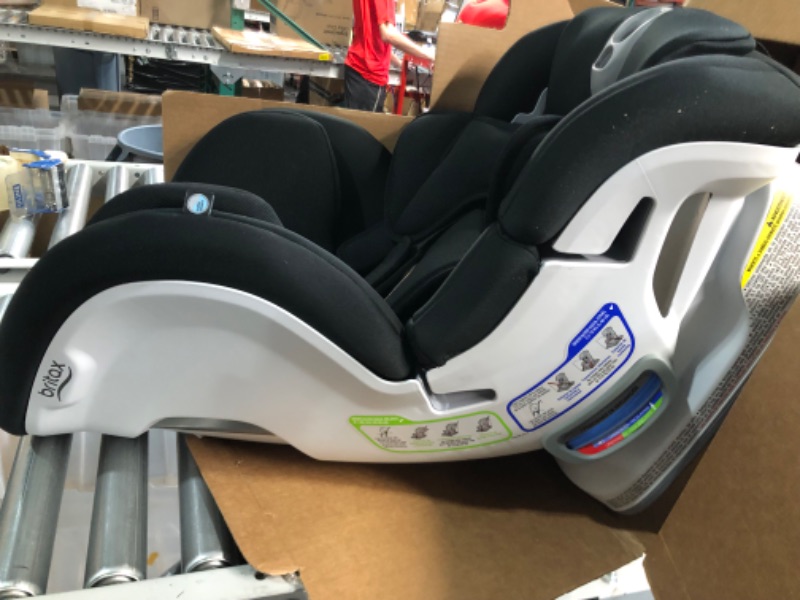 Photo 2 of Britax Boulevard ClickTight Convertible Car Seat