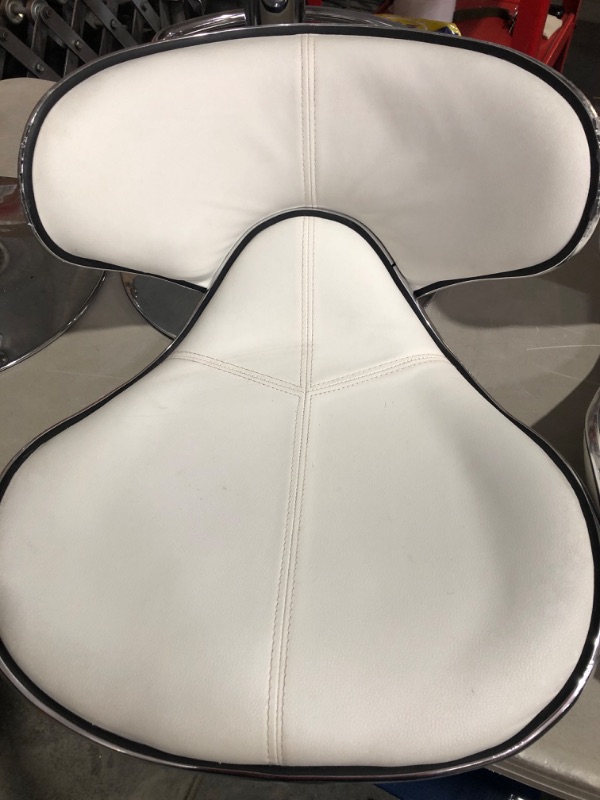 Photo 3 of * used * damaged * no hardware *
Roundhill Furniture Masaccio Cushioned Leatherette Upholstery Airlift Adjustable Swivel Barstool with Chrome Base, Set of 2, White