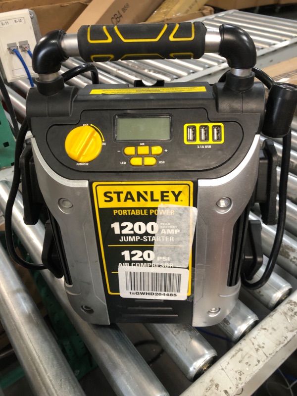 Photo 6 of ***NOT FUNCTIONAL - FOR PARTS***
STANLEY J5C09D Digital Portable Power Station Jump Starter: 1200 Peak/600 Instant Amps 