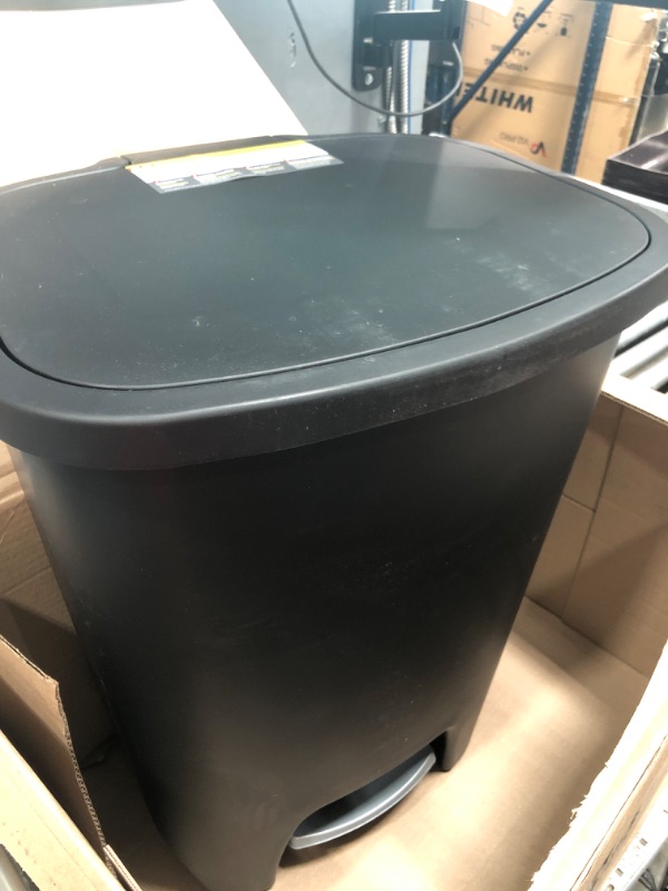 Photo 1 of 20 gal trashcan 