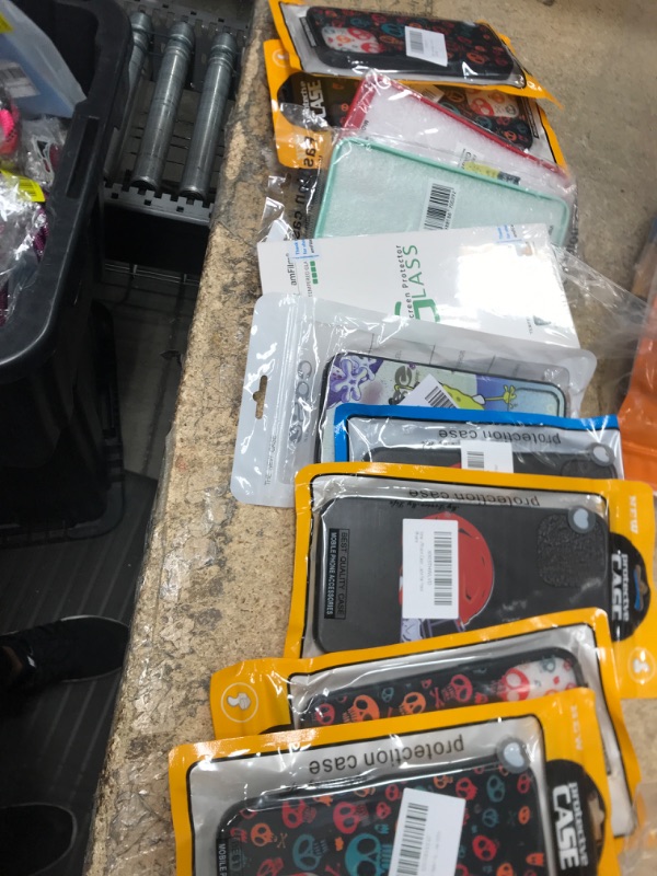 Photo 1 of Assorted phone case bundle 10 