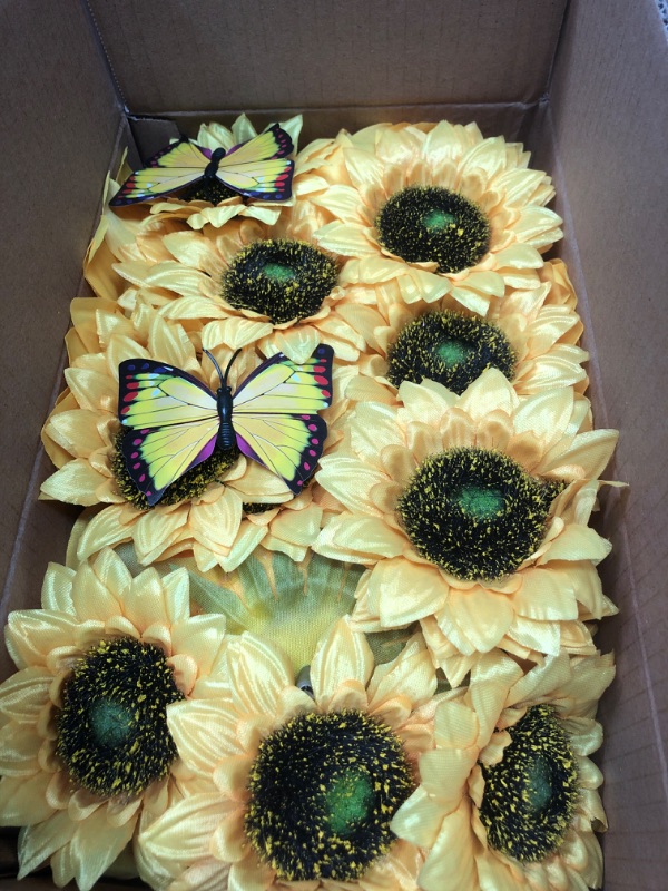 Photo 1 of 23 pc Artificial flowers 