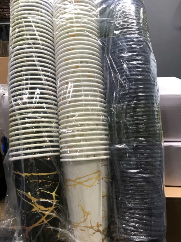 Photo 1 of  75  Disposable coffee cups with lids