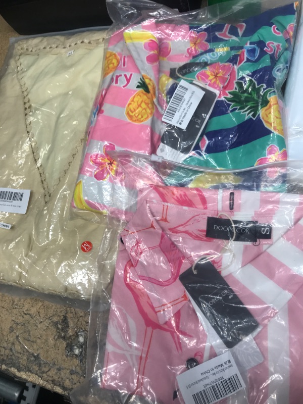 Photo 1 of 4 pk  Assorted Clothing Bundle 