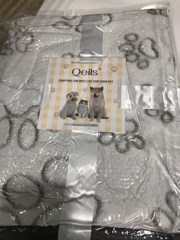 Photo 1 of Qelis Dog Blanket 25x35