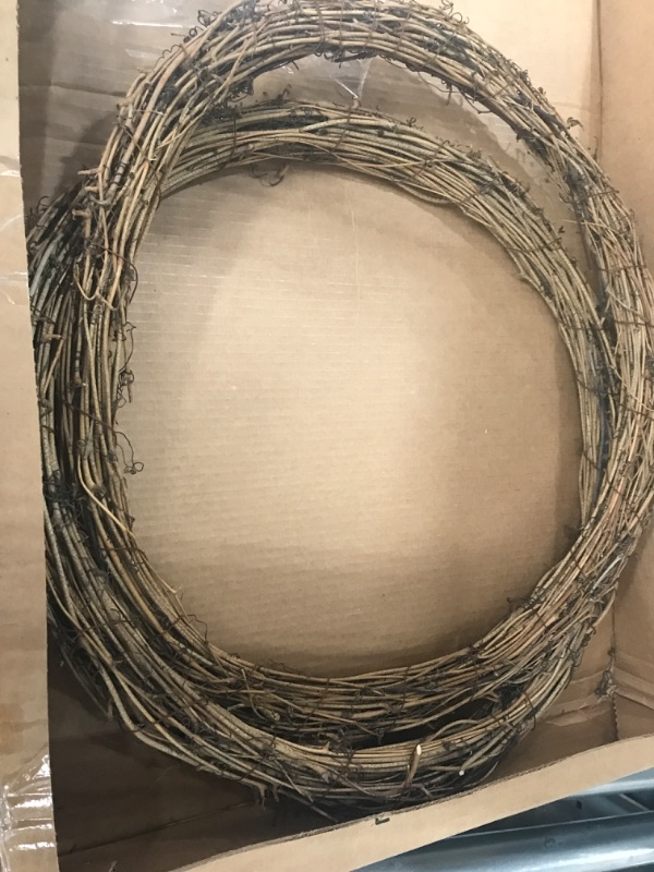 Photo 2 of 2pcs 18-20inch Large Natural Grapevine Wreath Rings Rattan Vine Branch Wreath Hoop for DIY Craft Wreath Christmas Easter Holiday Decoration Seasonal Decors (2pcs 50cm/18-20inch)