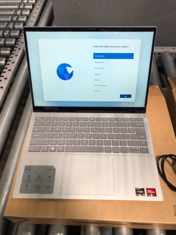 Photo 5 of Dell Inspiron 5425 (14" FHD+ Touch, AMD Ryzen 5 5625U, 16GB, 512GB SSD) - Silver
