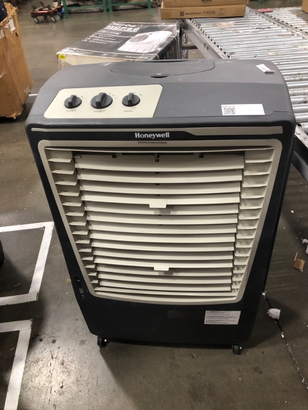 Photo 2 of 2587-CFM 3-Speed Indoor/Outdoor Portable Evaporative Cooler for 1576-sq ft (Motor Included)
