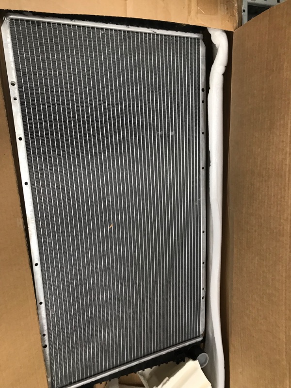 Photo 2 of DWVO Radiator Complete Radiator Compatible with 1999-2004 Ford F150, 1999-2003 F-250 F-350, 99-01 Expedition Lincoln Navigator 4.2L 4.6L 5.4L (Without Towing Package) DWRD1073