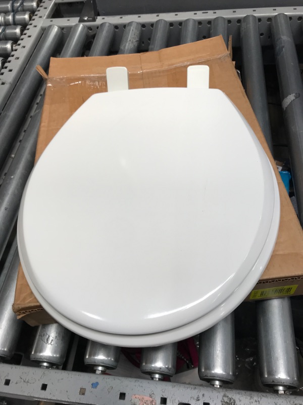 Photo 3 of **USED**
Mayfair 847SLOW 000 Kendall Slow-Close, Removable Enameled Wood Toilet Seat That Will Never Loosen, 1 Pack - ROUND - Premium Hinge, White White ROUND Toilet Seat