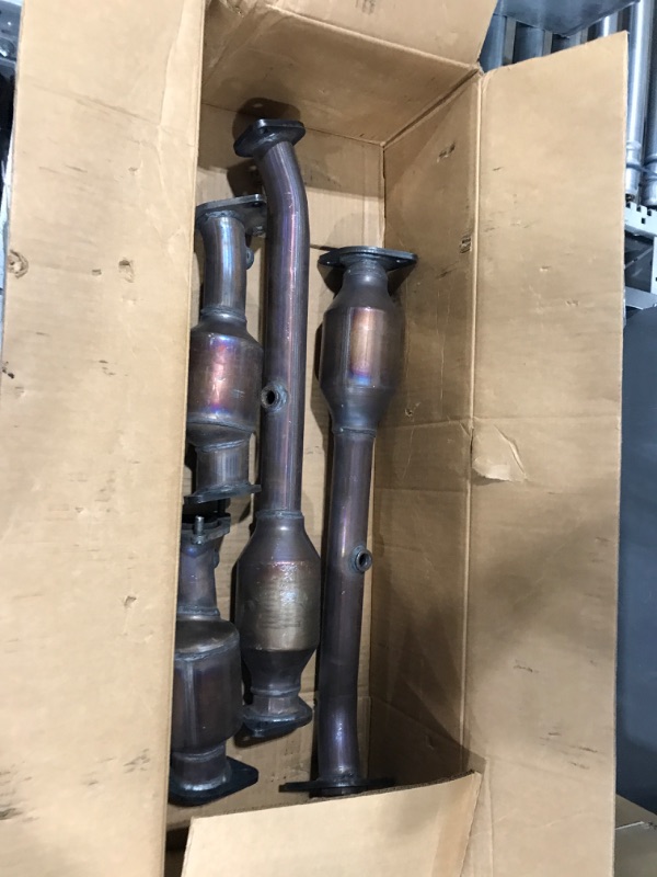 Photo 2 of **USED**
4.0L OEM Quality High Flow Catalytic Converter for 2005-2014 Nissan Frontier/Xterra,2005-2010 Pathfinder,2012 NV2500/NV3500,2012-2016 NV1500,2009-2012 Suzuki Equator(EPA Compliant) For 2005-2011 Nissan Frontier
**MISSING HARDWARE**