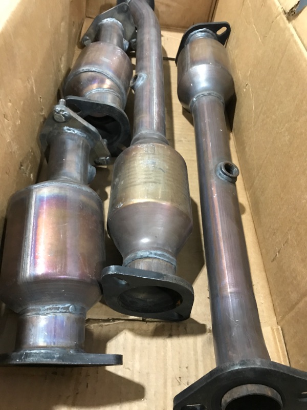 Photo 5 of **USED**
4.0L OEM Quality High Flow Catalytic Converter for 2005-2014 Nissan Frontier/Xterra,2005-2010 Pathfinder,2012 NV2500/NV3500,2012-2016 NV1500,2009-2012 Suzuki Equator(EPA Compliant) For 2005-2011 Nissan Frontier
**MISSING HARDWARE**