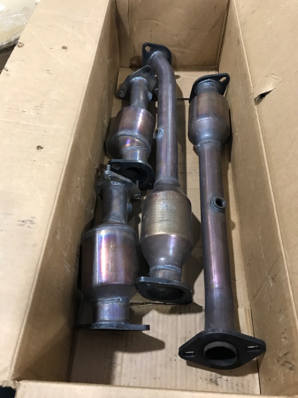 Photo 4 of **USED**
4.0L OEM Quality High Flow Catalytic Converter for 2005-2014 Nissan Frontier/Xterra,2005-2010 Pathfinder,2012 NV2500/NV3500,2012-2016 NV1500,2009-2012 Suzuki Equator(EPA Compliant) For 2005-2011 Nissan Frontier
**MISSING HARDWARE**