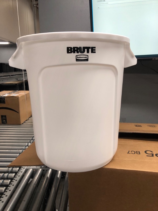 Photo 2 of Brute 10 Gal. White Plastic Round Trash Can