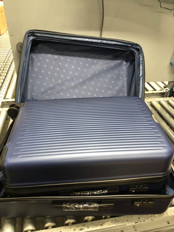 Photo 2 of 3 piece luggage set 