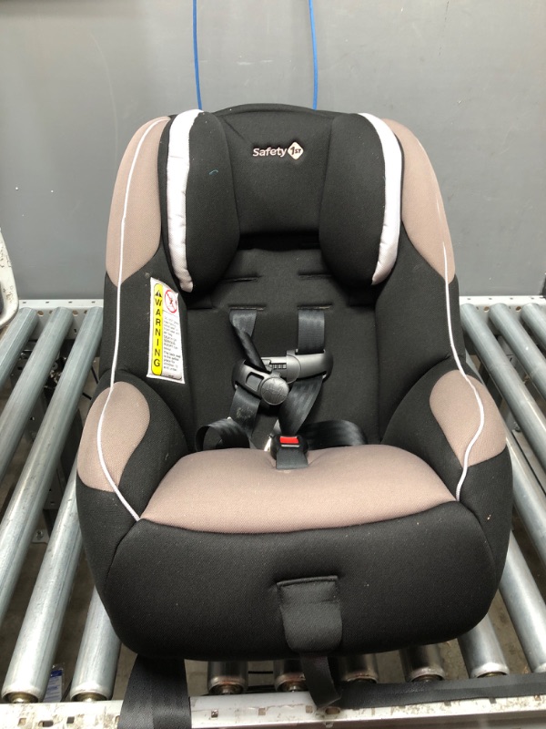Photo 2 of ***USED SMALL STAIN***

Safety 1st Guide 65 Convertible Car Seat, Chambers