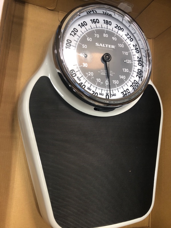 Photo 2 of ***DAMAGED - SEE NOTES***
Salter Pro-Helix Professional Oversized Bathroom Scale with Black Vinyl Anti-Slip Bath Mat, 400 LB Capacity, 18.25" x 13.0" Black/White