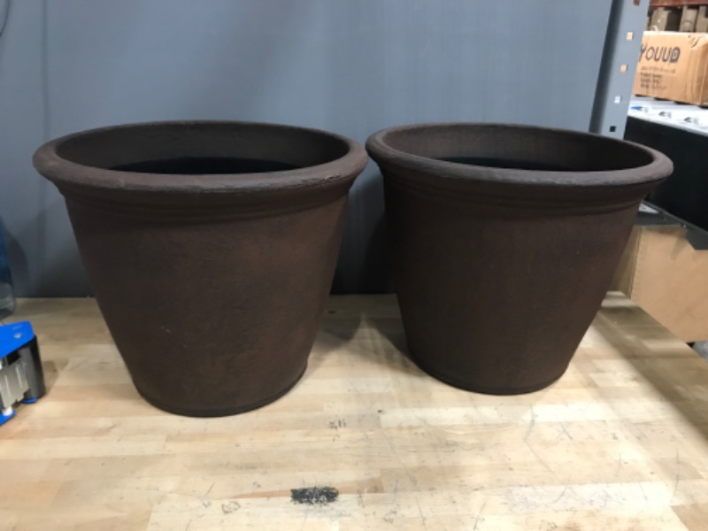 Photo 2 of ***NEW***

Sunnydaze Anjelica 15.25-inch Indoor/Outdoor Double-Walled Polyresin Planter Pot - UV-Resistant Rust Finish - Set of 2