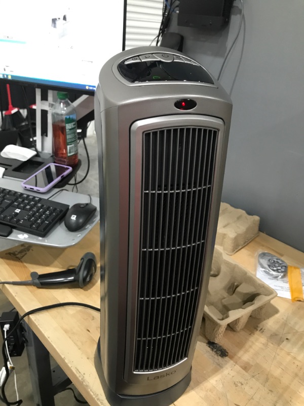 Photo 3 of ****NEW**** TESTED***
Lasko 1500W Digital Ceramic Space Heater with Remote, 755320, Silver