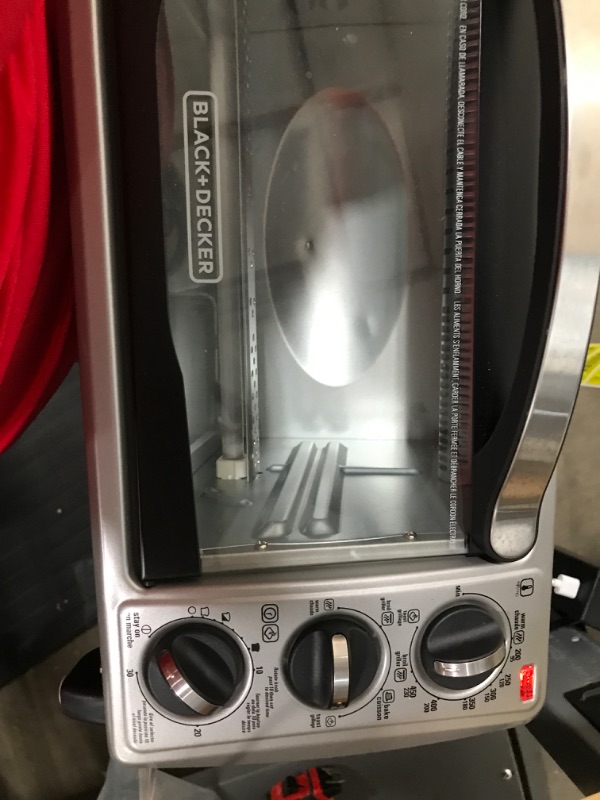 Photo 3 of ****NEW**** TESTED***

BLACK+DECKER 4-Slice Convection Oven, Stainless Steel, Curved Interior fits a 9 inch Pizza, TO1313SBD silver