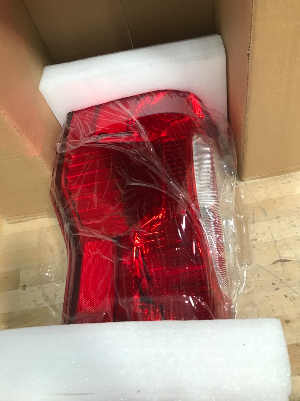 Photo 4 of Duolctrams Brake Tail Light Rear Lamp Assembly Left Driver Side Compatible for 2020 2021 2022 2023 Ford F250/F350/F450 Super Duty w/o Blind Spot&Bulbs (Halogen Type) LC3Z13405C FO2800278 Tail Light w/o Blind Spot Left(Driver Side)