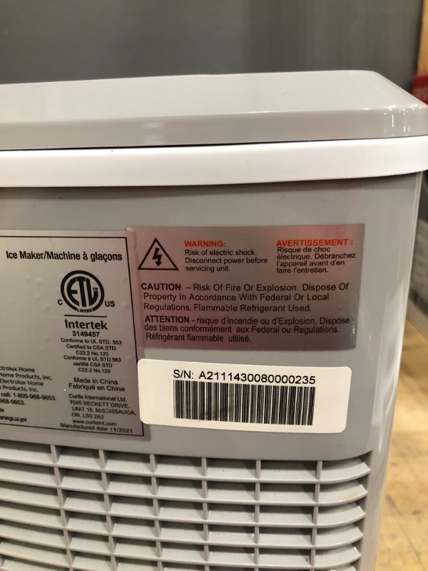 Photo 4 of *** TESTED***
****USED ***
FRIGIDAIRE EFIC189-Silver Compact Ice Maker, 26 lb per Day, Silver (Packaging May Vary) Silver Ice Maker