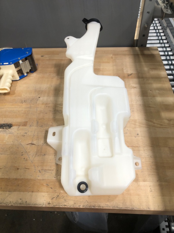 Photo 4 of ****NEW***

Dorman 603-177 Front Washer Fluid Reservoir Compatible with Select Cadillac / Chevrolet / GMC Models