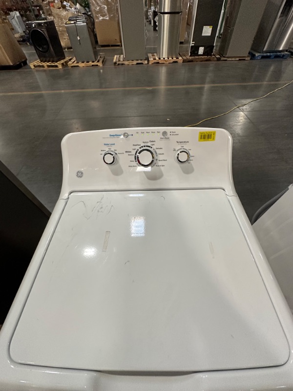 Photo 2 of GE 4.2-cu ft Agitator Top-Load Washer (White)