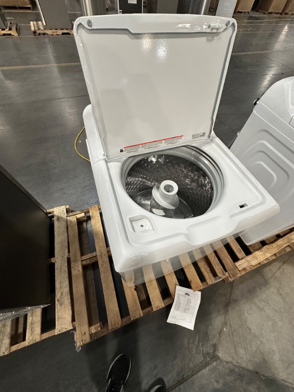 Photo 3 of GE 4.2-cu ft Agitator Top-Load Washer (White)