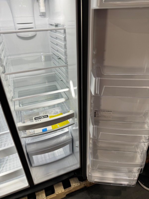 Photo 11 of GE 25.1-cu ft Side-by-Side Refrigerator with Ice Maker (Stainless Steel)