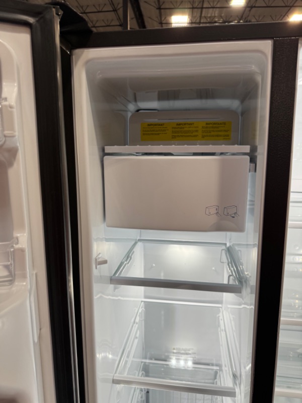 Photo 7 of GE 25.1-cu ft Side-by-Side Refrigerator with Ice Maker (Stainless Steel)