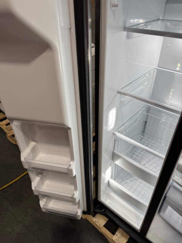 Photo 8 of GE 25.1-cu ft Side-by-Side Refrigerator with Ice Maker (Stainless Steel)