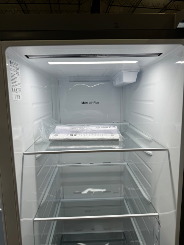 Photo 7 of LG Counter Depth MAX 27.6-cu ft Side-by-Side Refrigerator with Ice Maker (Printproof Stainless Steel)